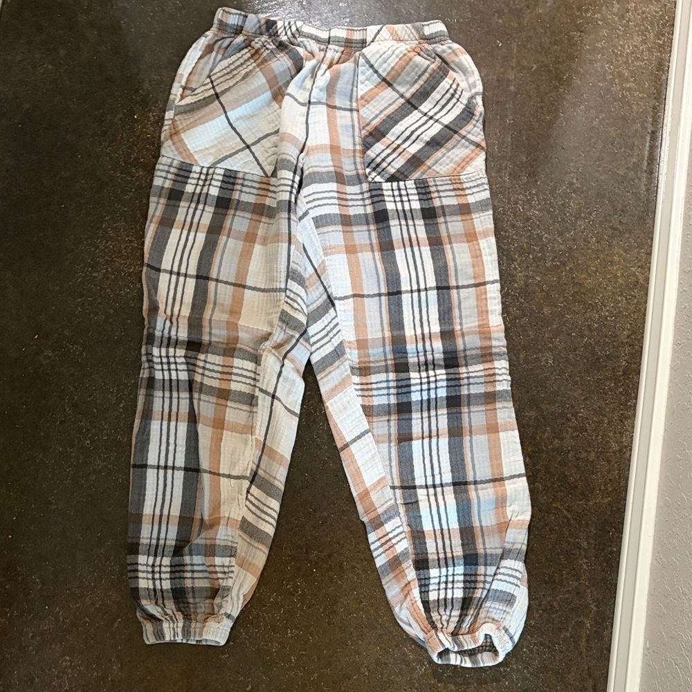 Aerie women’s Plaid Joggers in Brown and Cream